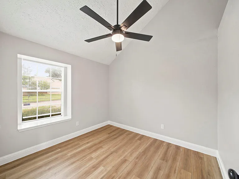 22039 Rivermead Dr — Photo 18