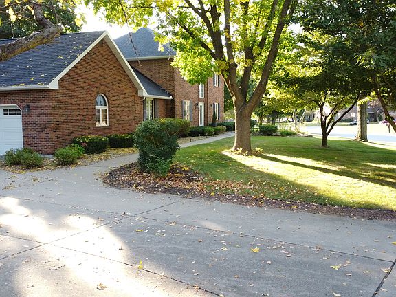 3rd image of 1025 Abbey Rdg