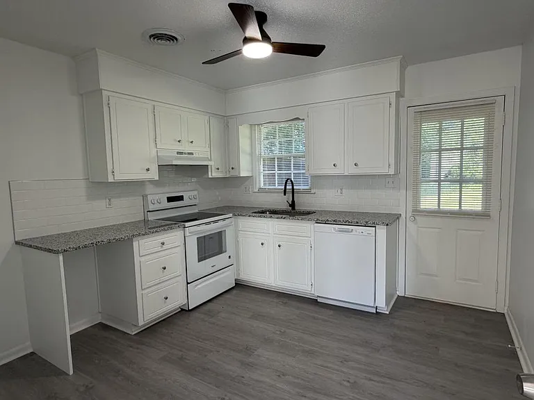 14 Wedgefield Dr — Photo 13