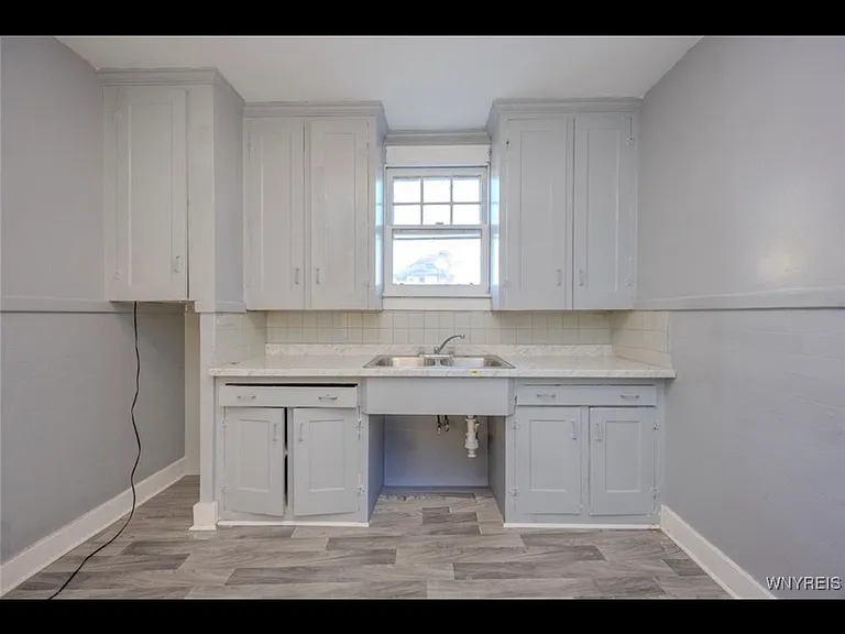 2260 Weston Ave #1 — Photo 9