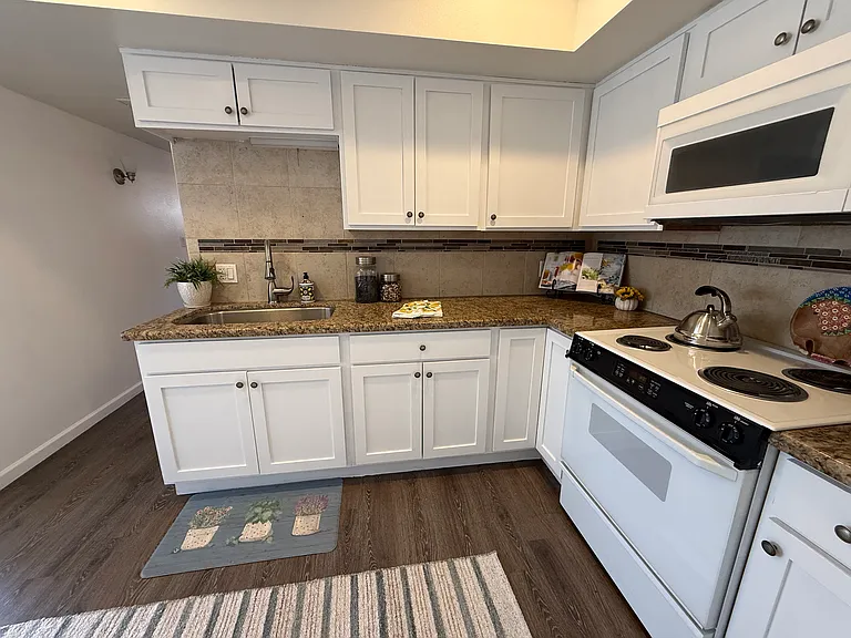 524 W Malibu Dr #4 — Photo 7