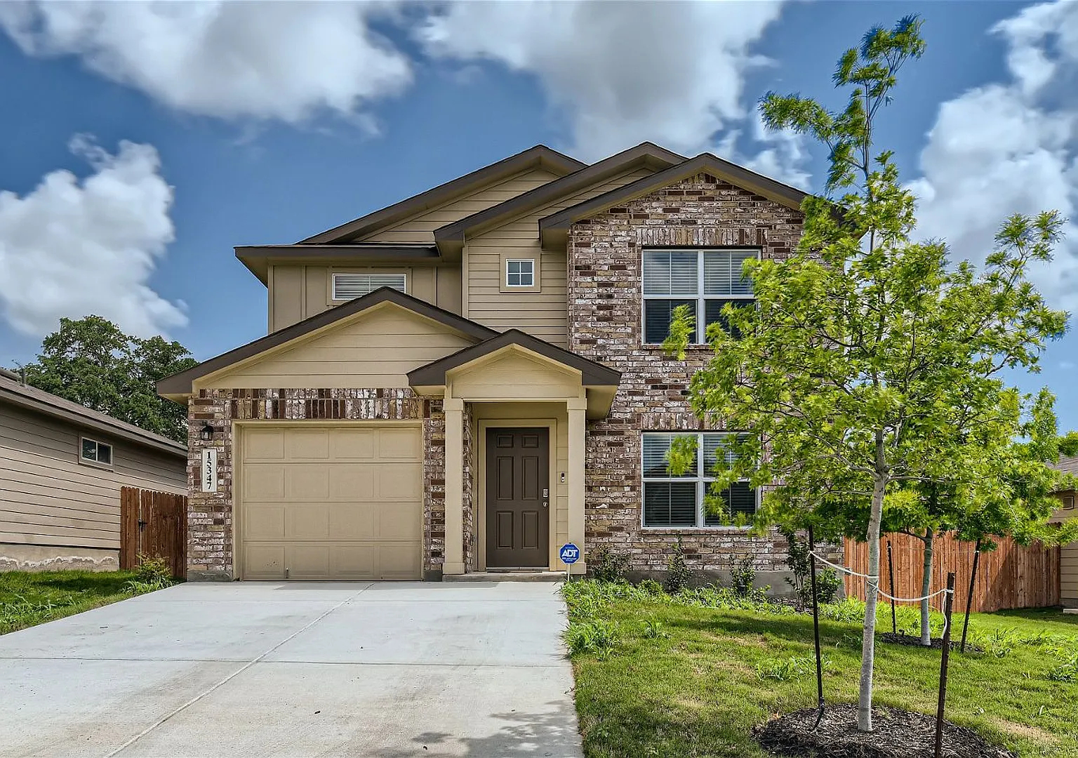 Gently Used, 2-year old 3BR/2.5 Bath in Redbird Ranch — Photo 1