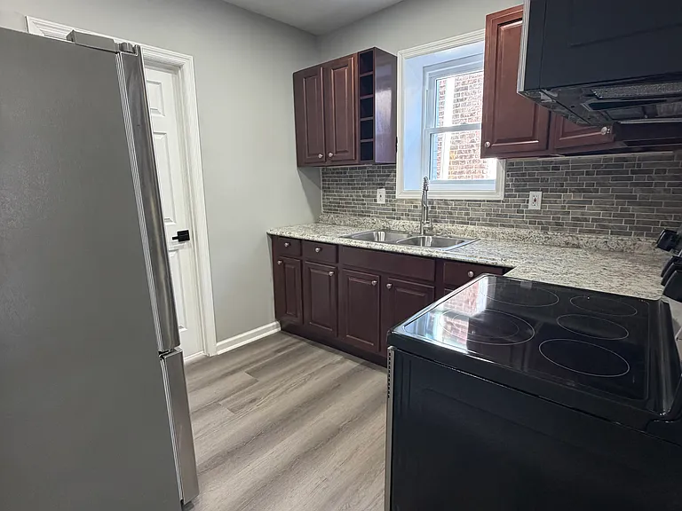 3220-22 N Front St #2 — Photo 9