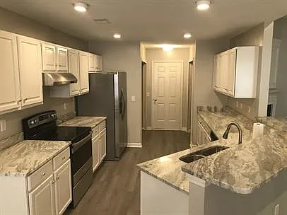 220 Lake Linden Dr — Photo 4