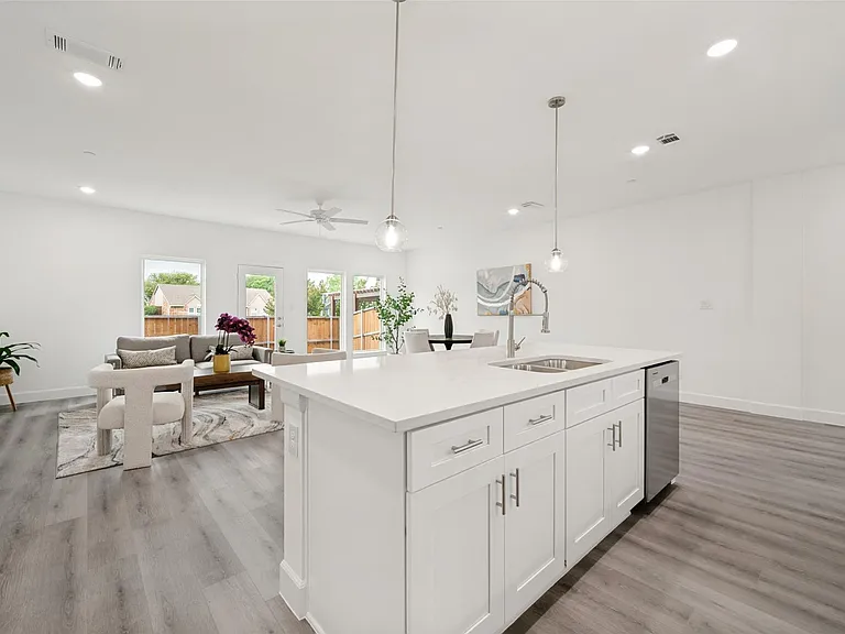 5609 Woodlands Dr — Photo 11
