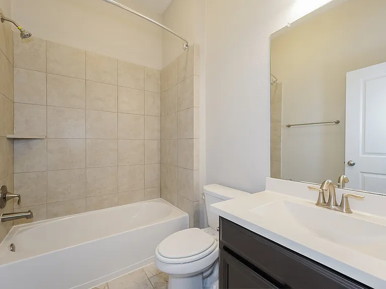 415 Rocky Briar Ct — Photo 15