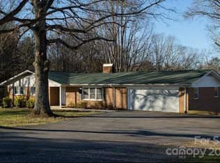 2619 Pinoak Dr, Hickory, NC 28602