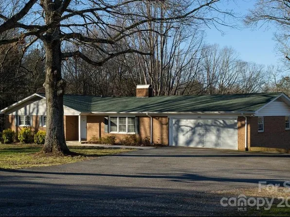 2619 Pinoak Dr, Hickory, NC 28602