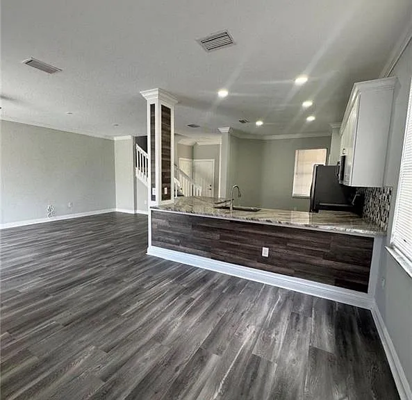 7614 Bristol Cir — Photo 4