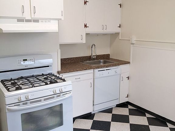 5th image of 3465 Sacramento St APT 4