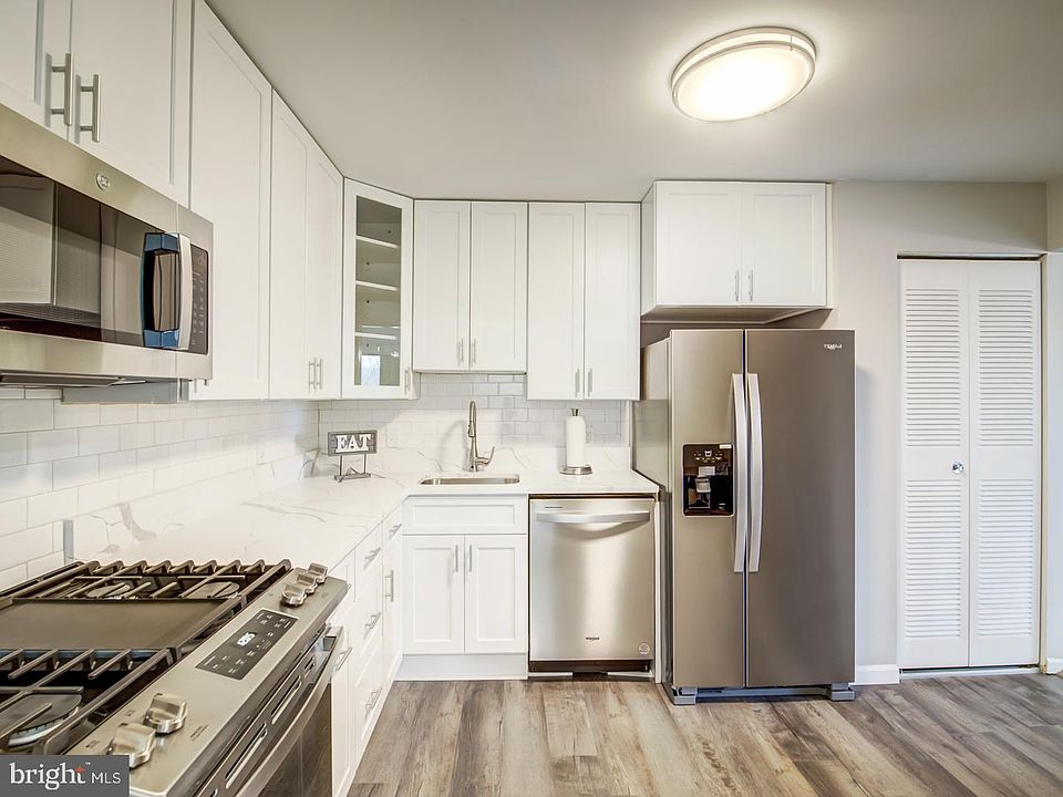 1st image of 4416 Island Pl APT 302