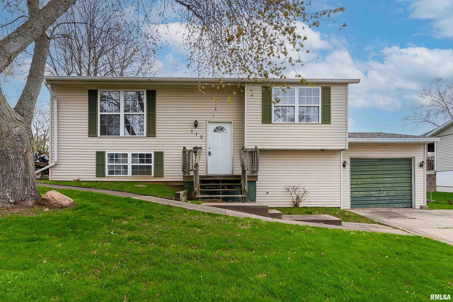 115 Douglas Rd photo 1