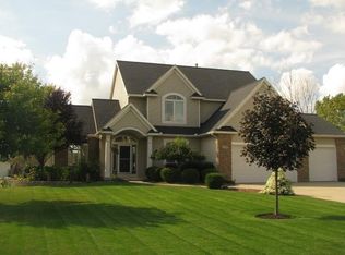 1029 E Bluff Ct, Zeeland, MI 49464