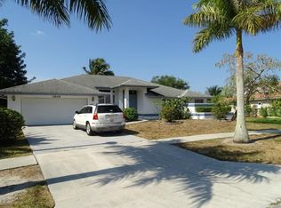 2084 Amesbury Cir, Wellington, FL 33414