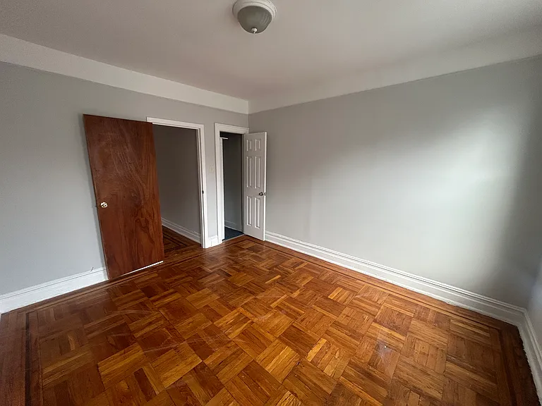 1443 White Plains Rd #5 — Photo 3