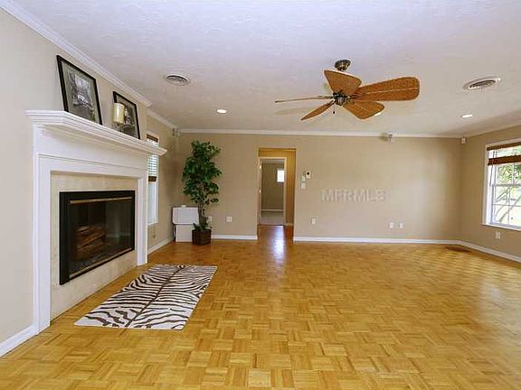 3rd image of 250 Bearded Oaks Dr