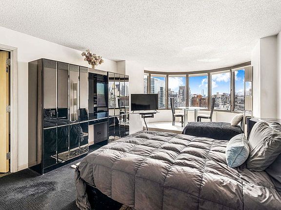 4th image of 330 E 38th St APT 24O