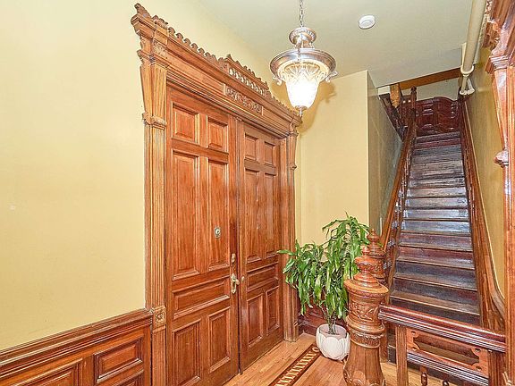 3rd image of 21 W 121st St APT 3