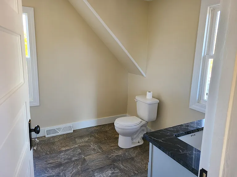 1121 Diamond Ave — Photo 7