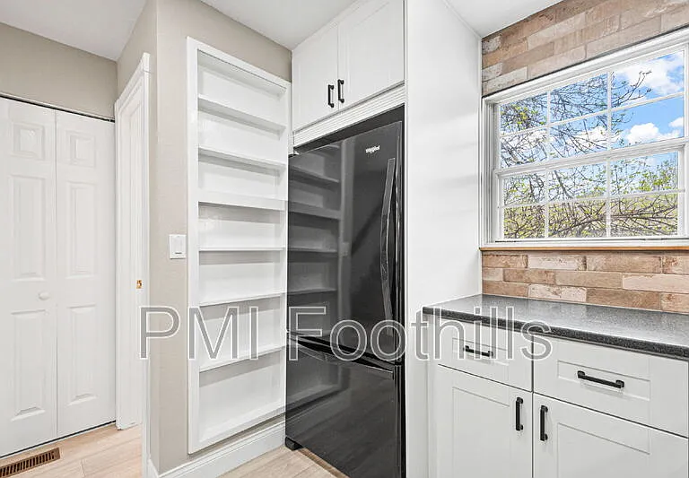 2578 E Nichols Cir — Photo 10