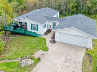 221 Deerwood Dr, Gilbert, MN 55741