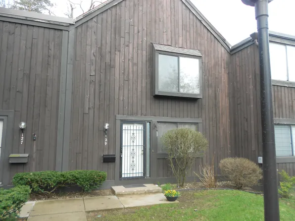 129 Balmoral Ct, Kalamazoo, MI 49006