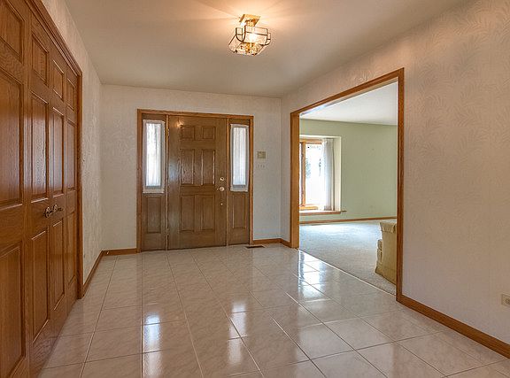 3rd image of 12462 Nagle Ave