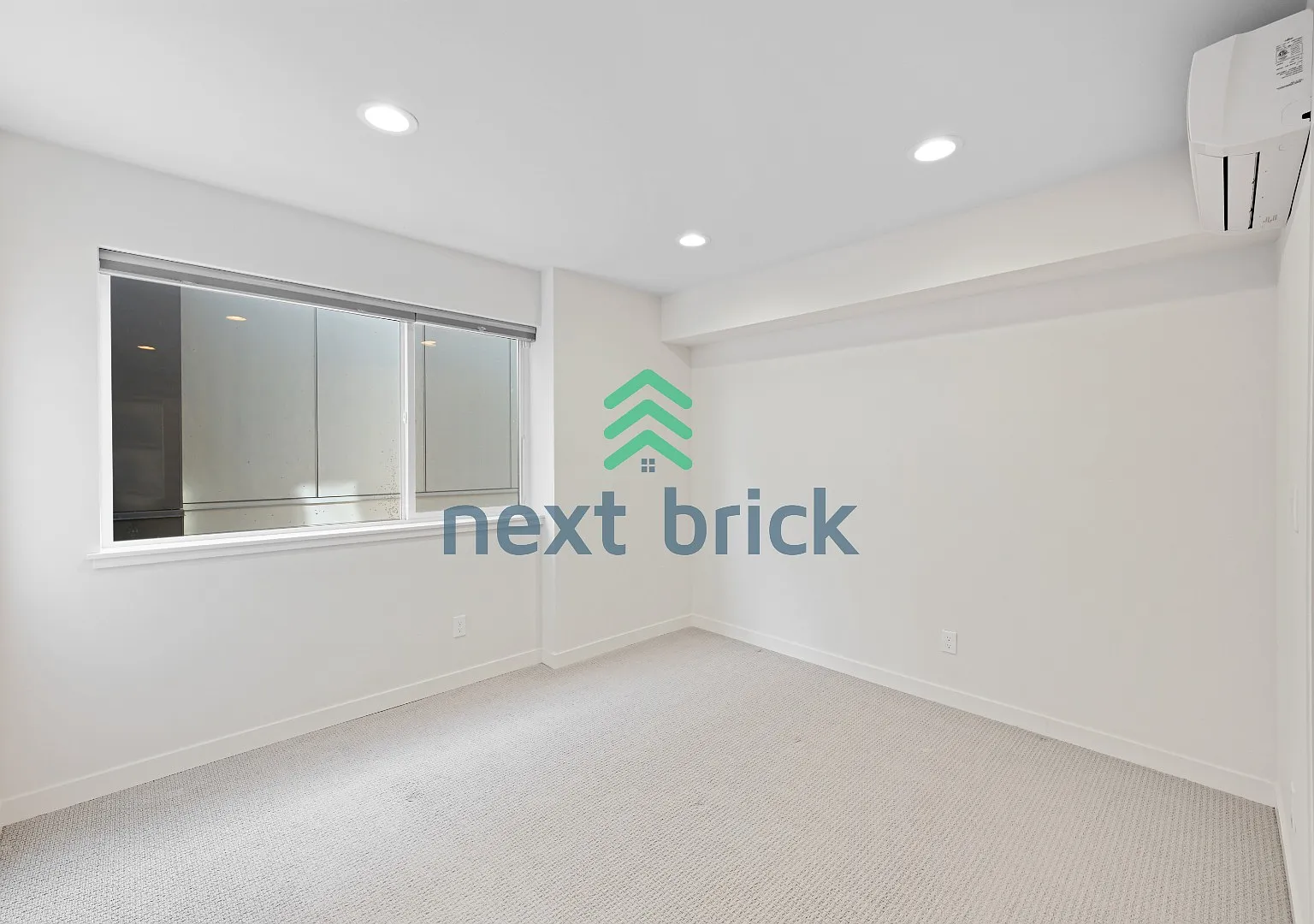 "Charming 3-Bedroom Townhouse Retreat in the Heart of Seattle - 3104C SW Avalon Way!" — Photo 3