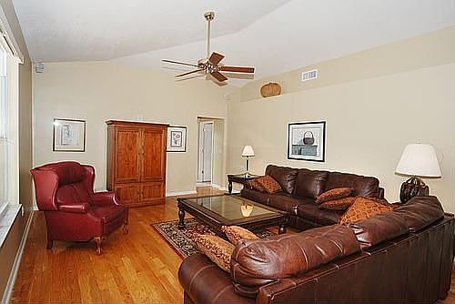 4th image of 9448 Hunters Pond Dr