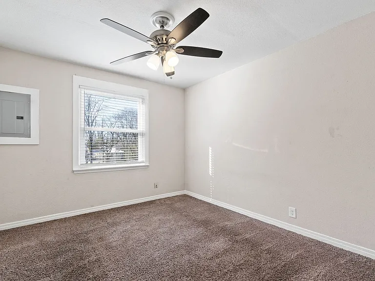 42 Maple St — Photo 13