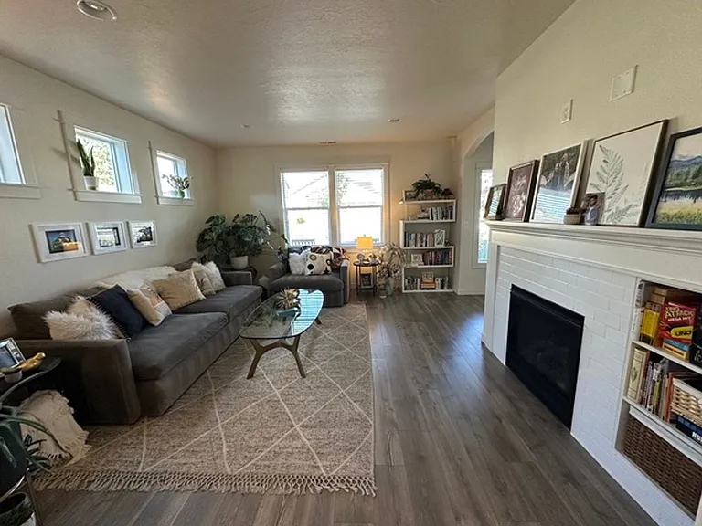 692 W Willitts St — Photo 6