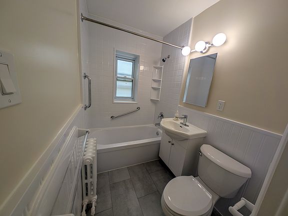 4th image of 2559 Bloor St W #109