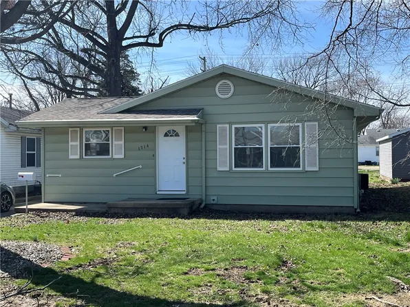 1714 12th St, Charleston, IL 61920