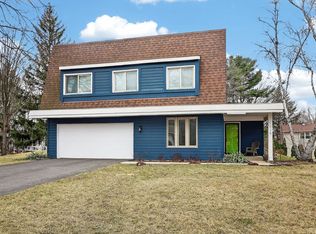 1919 Coach Dr, Naperville, IL 60565