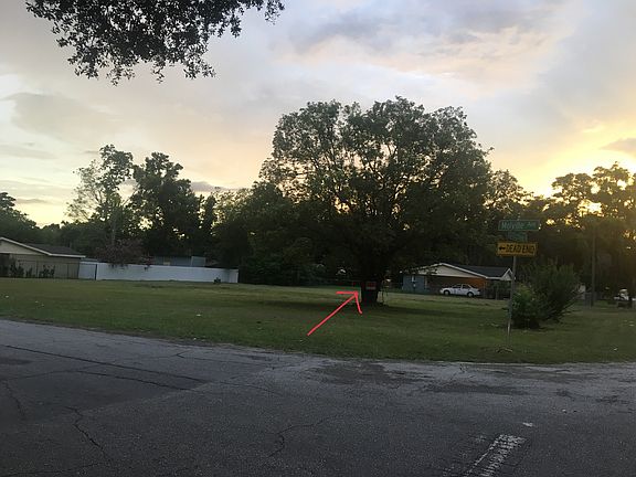 3rd image of 1146 Melville Ave
