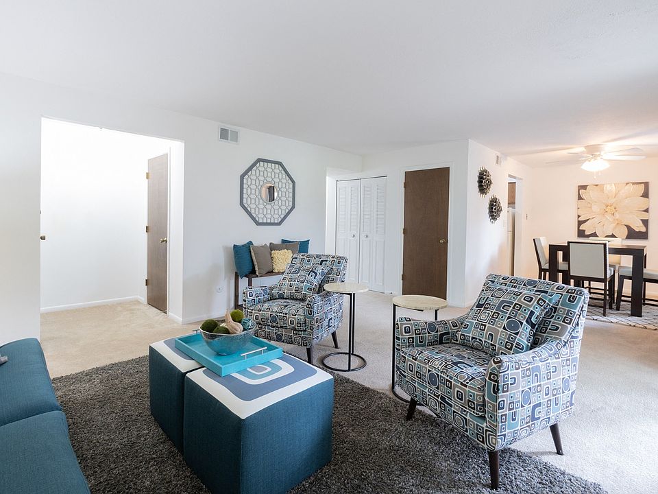 2 Bedroom Living Room Floorplan at Univeristy Park Apartments