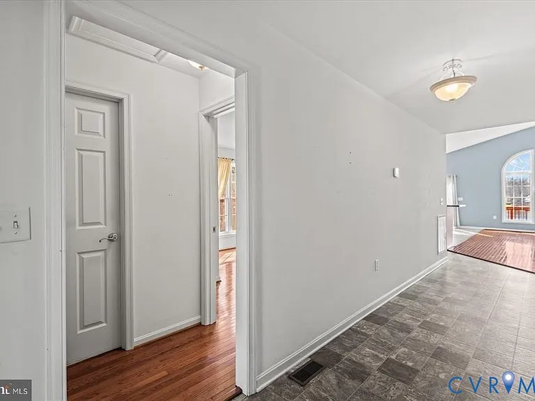 686 Lake Caroline Dr — Photo 18
