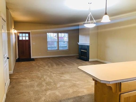 4th image of 61208 Brookhollow Dr