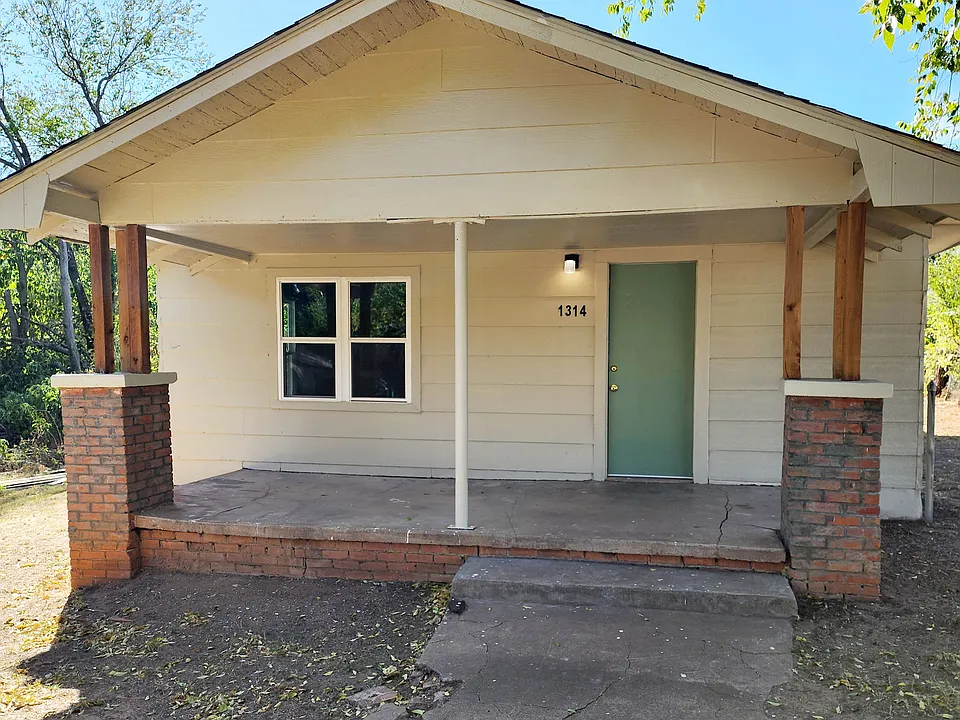 1314 W Willow Ave
