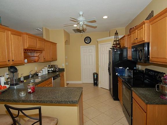 4th image of 2201 Redmond St