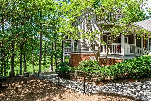 1043 Clubhouse Ln #B Photo 1