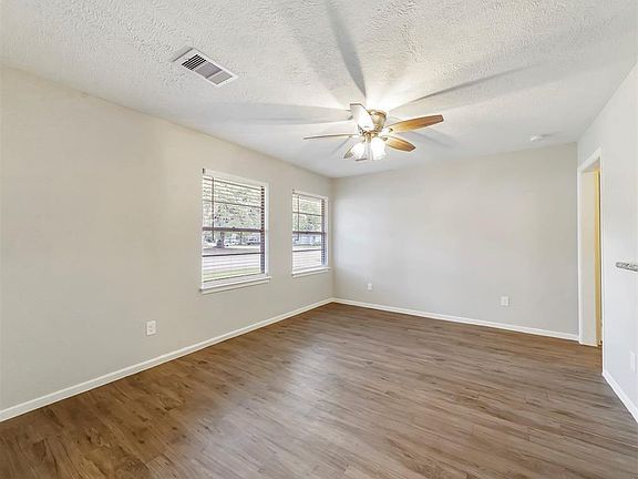 4th image of 304 Gardenia St