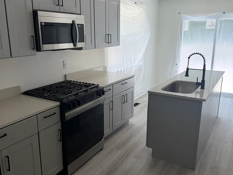 1700 North Ave NW — Photo 2