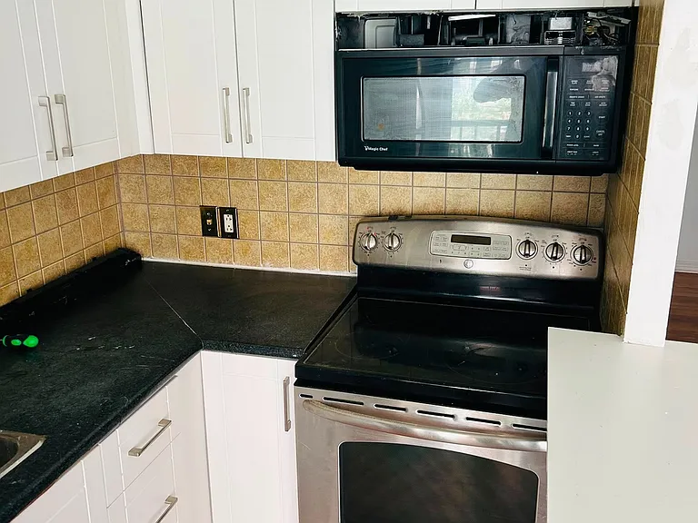 26 Western Battery Rd #210 — Photo 2