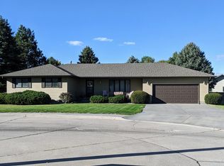 3208 Kennedy Cir, Grand Island, NE 68803