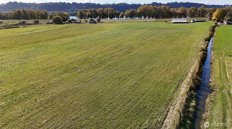 4th image of 151 Barlow Point Road