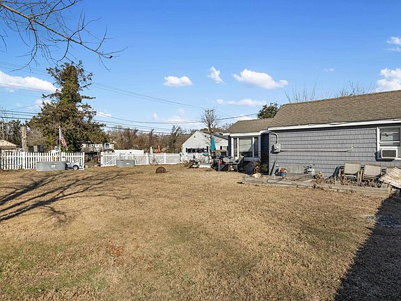 4th image of 537 Seashore Rd