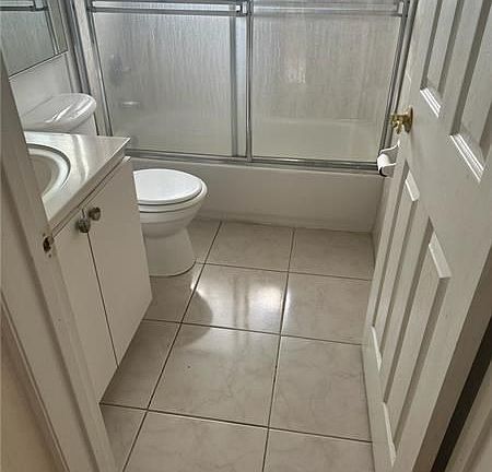 4th image of 940 NE 170th St APT 210