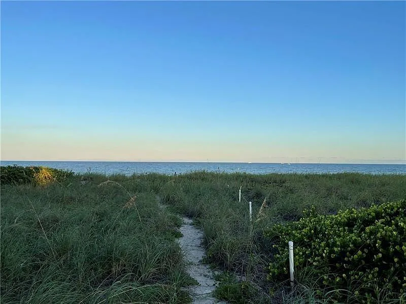 Ocean Terrace Beachside — Photo 2