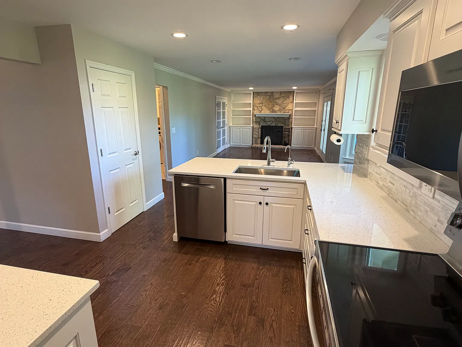 4 bed, 2.5 bath, 2578 sqft, $3,400 — Photo 3